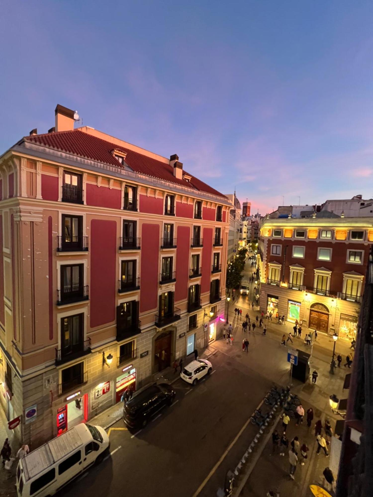 Albergue Miguel Angel Madrid Exterior foto