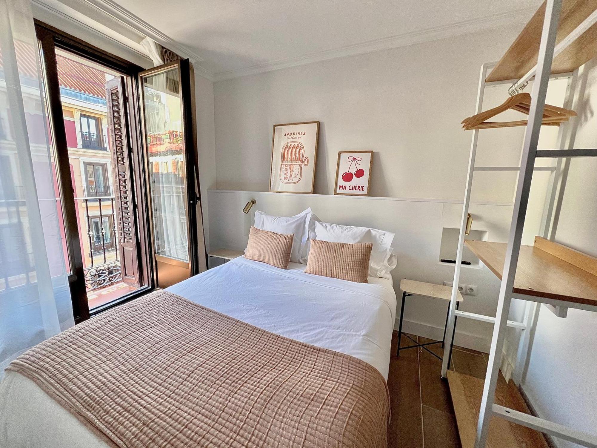 Albergue Miguel Angel Madrid Exterior foto